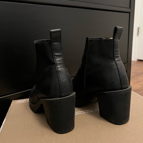 Boots - Picture 3 of 4